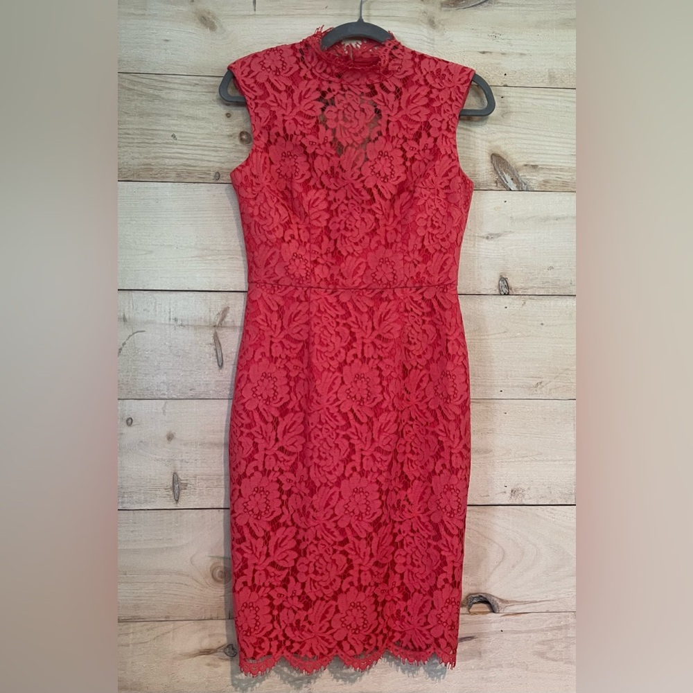 Vince Camuto Coral Lace Overlay Knee Length Sleeveless Cocktail Dress. Sz 2